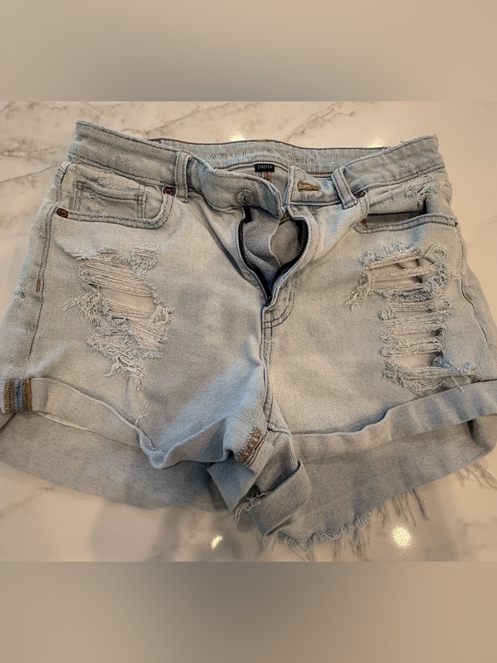 Women’s American Eagle Outfitters Light Blue Distressed Jeans Shorts Size 8